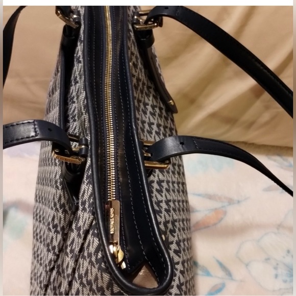 Micheal Kors Navy/leather trim Signature Shoulder bag - Picture 4 of 6